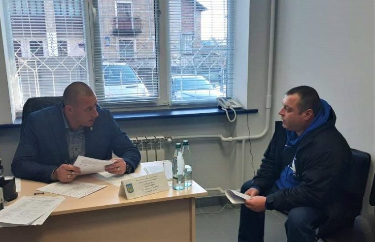 Інтернет-шахрайство, конфлікт з сусідами, незаконний продаж землі та інше – Василь Віконський провів особистий прийом громадян
