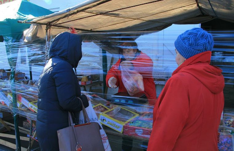 Антисептики на вході та не більше одного покупця на 10 “квадратів”: які вимоги у МОЗ щодо відновлення роботи продовольчих ринків?