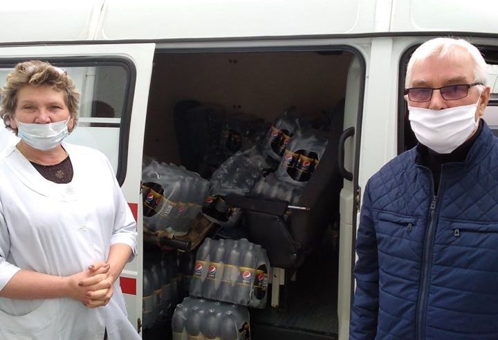 БФ “Карітас-Сокаль” передав допомогу від PepsiCo Ukraine у вигляді 1800 л води “Пепсі”для лікарів Сокальської та Червоноградської лікарень(фото)