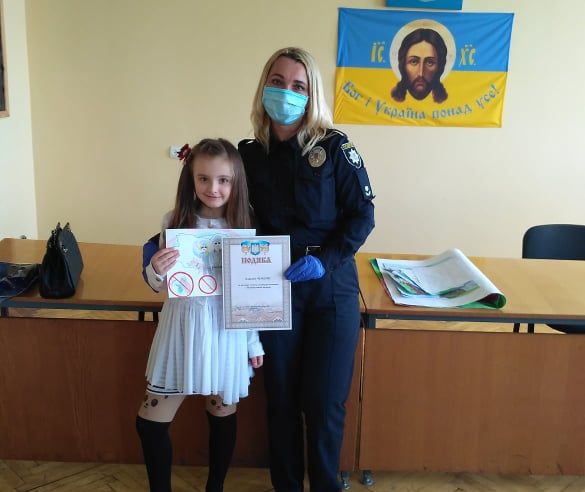 До дня захисту дітей червоноградські поліцейські провели конкурс малюнків(результати)