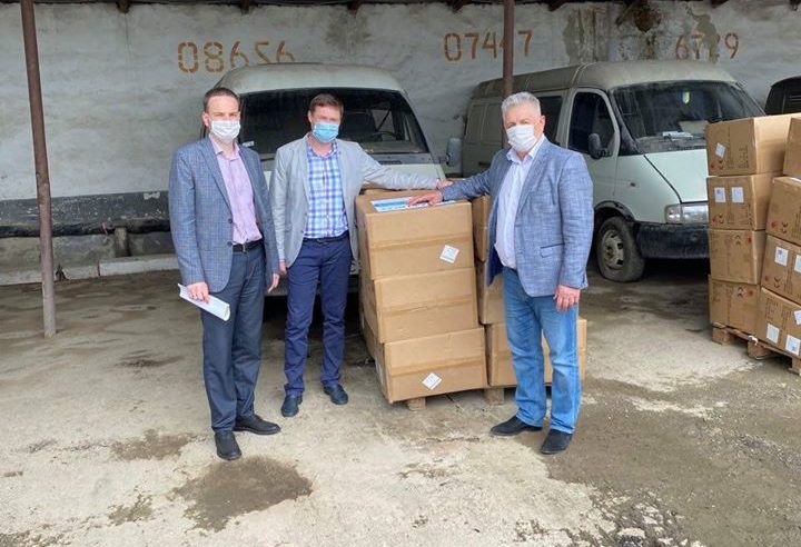 Сокальській лікарні передали три монітори пацієнта – благодійну допомогу для боротьби з коронавірусом