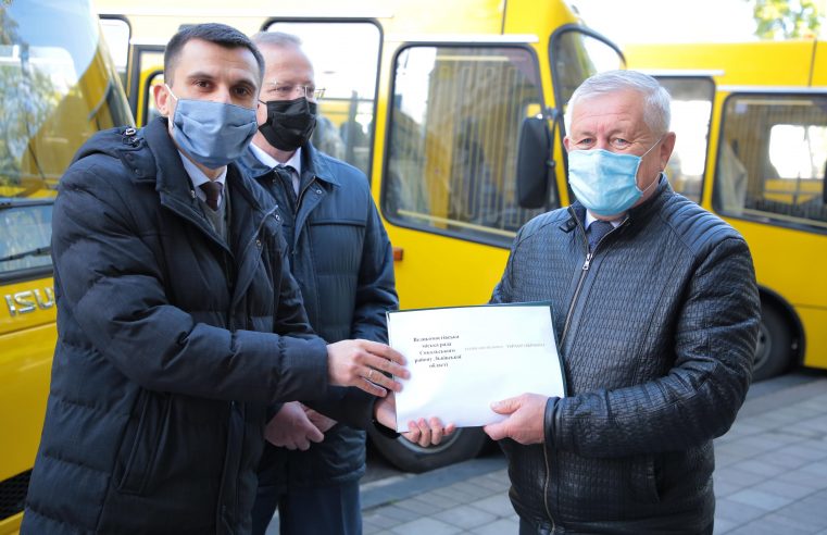 Великомостівська та Радехівська ОТГ отримали нові “Школярики”