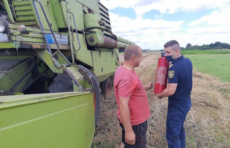 На Сокальщині рятувальники проводять рейди у місцях збирання врожаю – у Львівській області висока пожежна небезпека