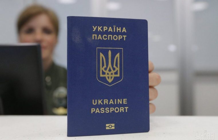 Впродовж трьох тижнів у Червонограді не можна буде зробити український та закордонний паспорти