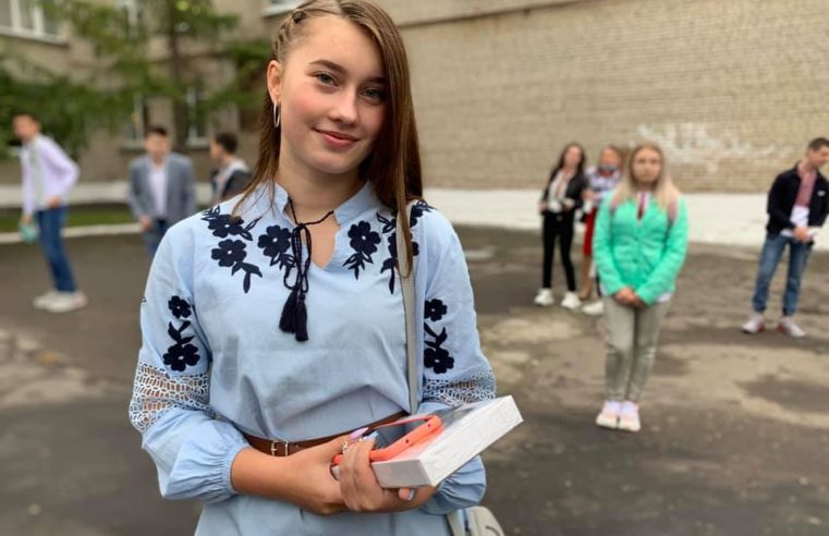 У Червонограді офіційно відкрито ліцей: в ньому будуть два комп’ютерних класи та 17 Multitouch панелей