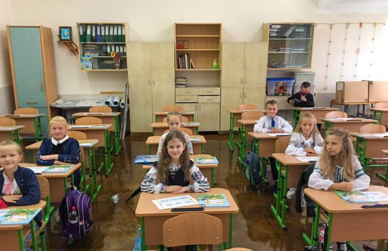 Шкільний дзвоник з карантинними обмеженнями: як школи Червонограда зустрічали учнів