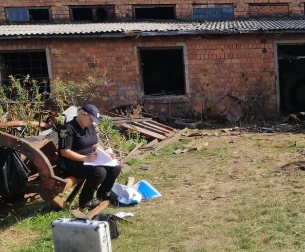 На Жовківщині вибухнув снаряд, який чоловік намагався розрізати  болгаркою