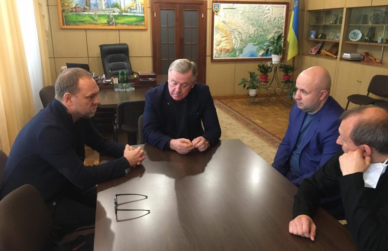 Про дорогу на Раву-Руську, заповненість лікарні в Сокалі та проблеми шахтарів – в регіоні з робочим візитом побував нардеп Сергій Власенко