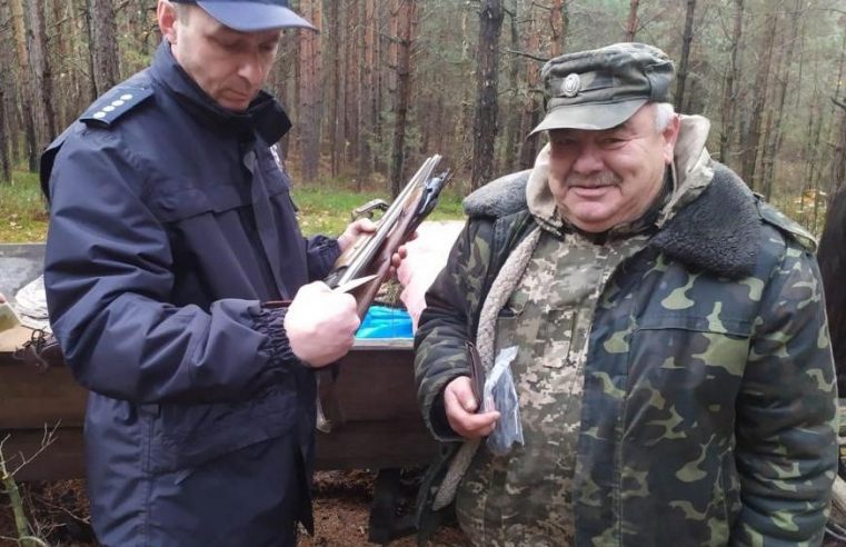Поліцейські Львівщини закликають мисливців дотримуватись правил полювання