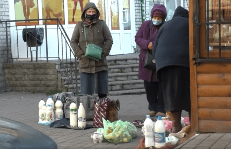 Стихійна торгівля в Червонограді: чому небезпечно купувати  «з землі»?