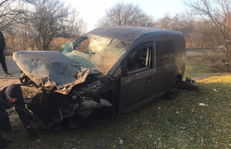 На Жовківщині поліцейські витягнули двох місцевих мешканців з автомобіля, який тонув