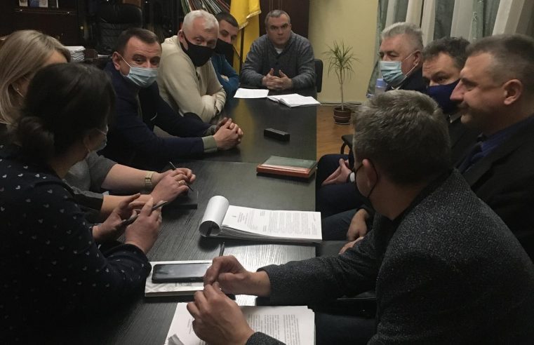 Передали, але не все – у Червоноградському районі триває процес передачі об’єктів власності та майна району у власність громад