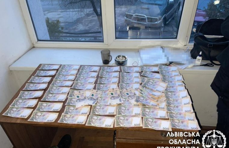 70 тис грн за безперешкодний відпуск деревини – затримано керівника одного з лісгоспів Львівщини