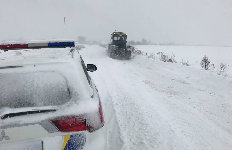 Понад 90 ДТП за минулу добу: водіїв закликають утриматись від поїздок власним транспортом