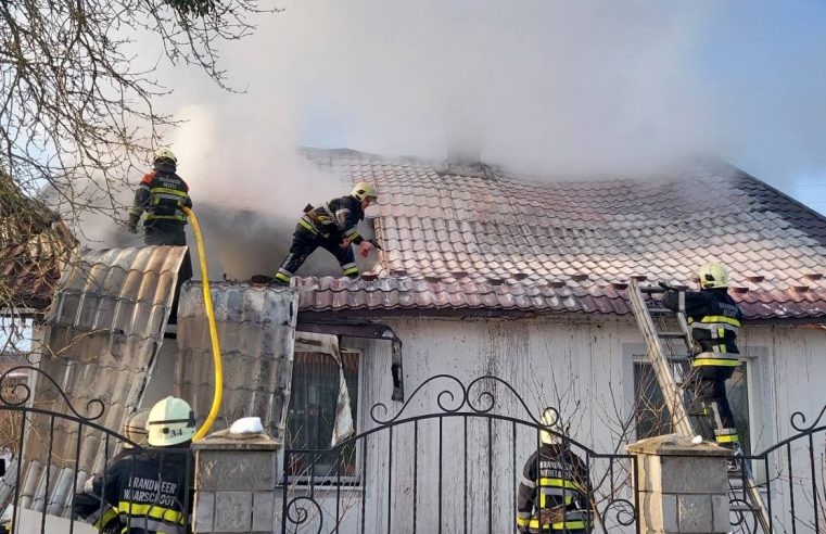 В Червонограді під час пожежі в житловому будинку вогнеборці врятували чоловіка