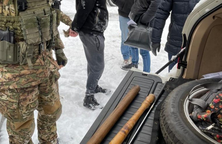 Злочинне угруповання на чолі зі «смотрящим» за Червоноградським районом викрадало людей з метою викупу за них