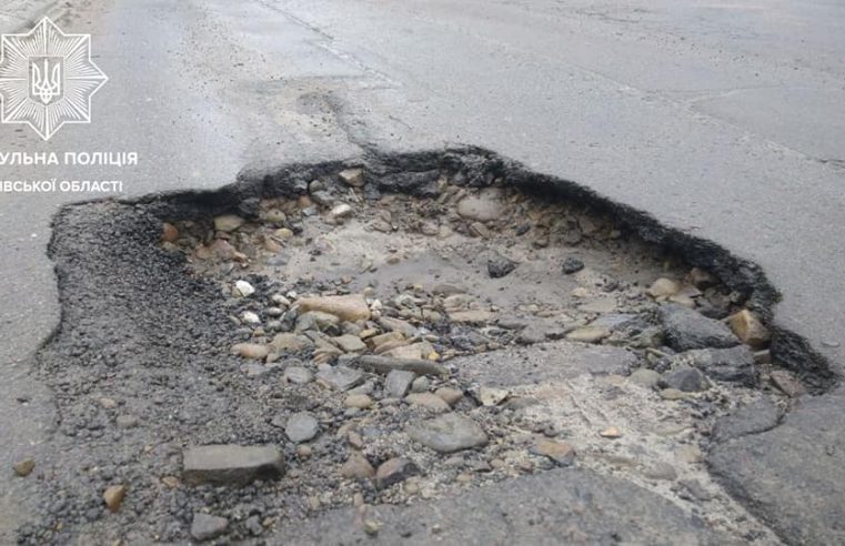 Дорожні організації Львівської області мають тиждень для усунення критичних вибоїн, що утворилися після зими