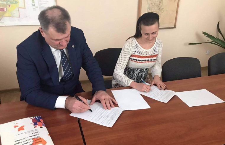 Голова Сокальської ОТГ підписав меморандум про співпрацю між Сокальською міською радою та БО «Львівська освітня фундація»