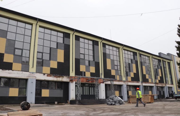 Запрацювала депутатська комісія, яка контролюватиме хід виконання реконструкції у СК «Шахтар»