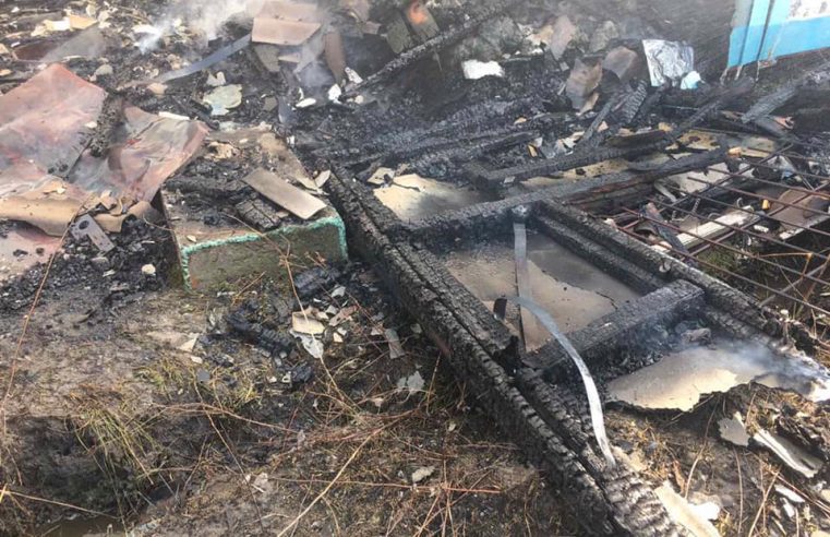 Червоноградський район: через спалювання  сухої трави загорілась господарська будівля