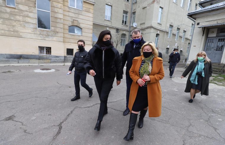 Основне завдання – відновити будівництво  басейну  у Сокальській санаторній школі – голова Львівської облради побувала на Сокальщині