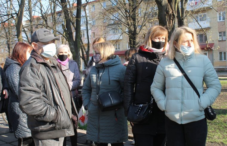Підприємці червоноградського ринку просять дозволити їм працювати
