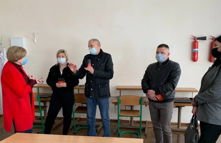 Представники Львівської обласної партійної організації ВО “Батьківщина” спільно з міськими депутатами відвідали Червоноградський ліцей
