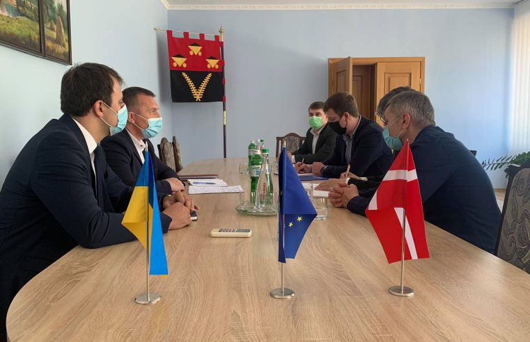 Мер Червонограда підписав меморандум  про продовження співпраці з Антикорупційною ініціативою ЄС (EUACI)