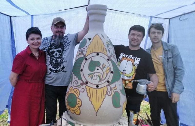 Майже півтора метра! Під час фестивалю «Горна державності» в Червонограді гончарі випалять величезну баньку сокальську