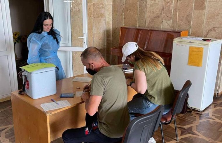На Львівщині більше 1500 осіб отримали щеплення у центрах вакцинації на цих вихідних