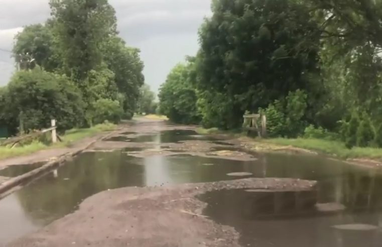 “Найближчими днями почнуть!” –  місцеві мешканці таки дочекаються ремонту дороги Червоноград-Рава-Руська. ЇЇ нині перекрили