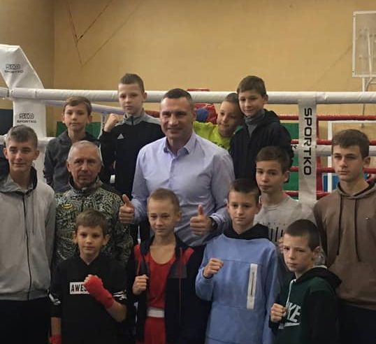Боксери Червоноградської ДЮСШ №2 завоювали призові місця у юнацькому турнірі, що проходив 21 вересня у Дрогобичі, та зустрілись з Віталієм Кличком