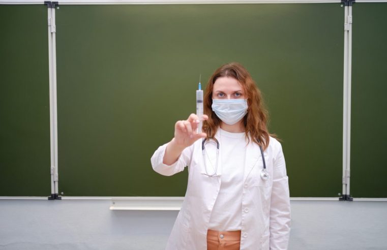 На Сокальщині лише в 4 школах вакциновано 80% працівників і в 3-х закладах освіти – 100%