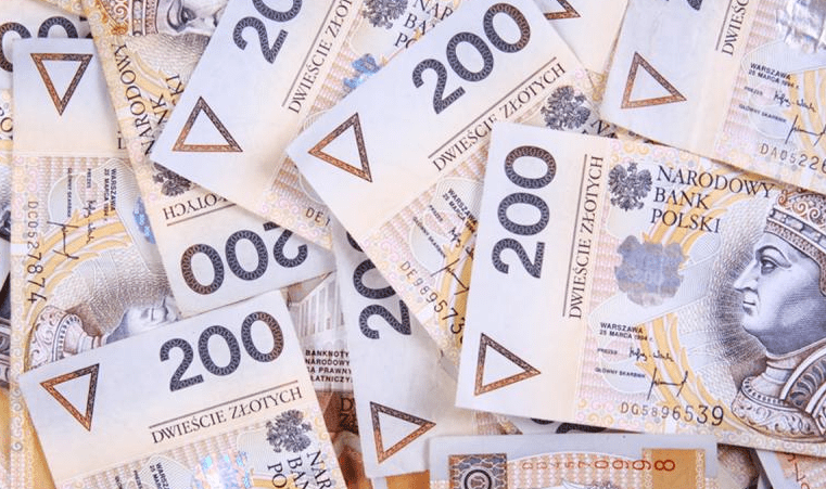 Польща виплачує сотні злотих на українських дітей. Як їх отримати заробітчанам