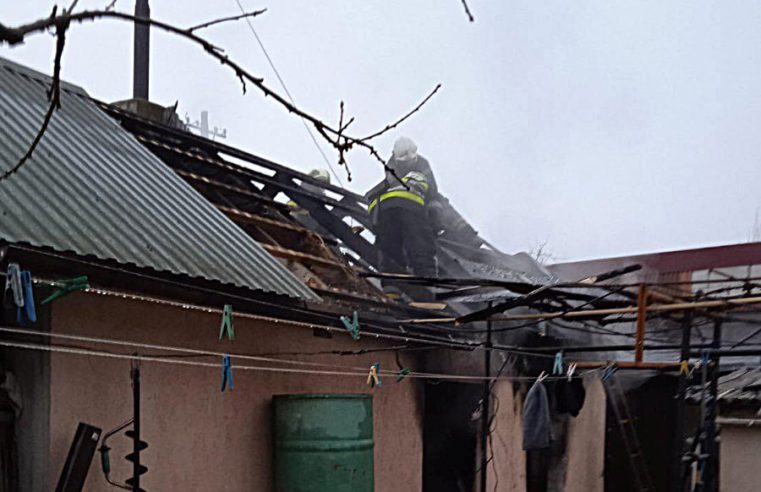 У Червонограді 9 пожежників врятували 4 будівлі від знищення вогнем