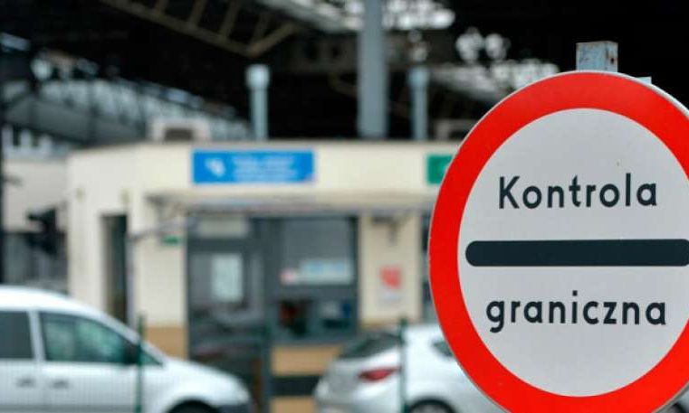 Польща змінила умови в’їзду: негативний тест навіть для вакцинованих став обов’язковим