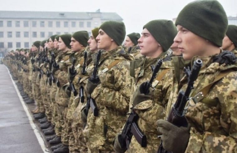 В Україні скасують військовий призов на початку 2024 року. Президент підписав указ