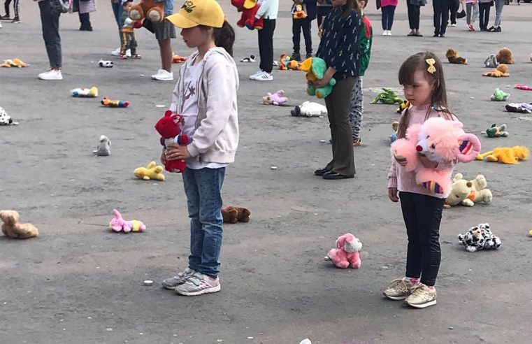 У Червонограді провели акцію, присвячену пам’яті діток, життя яких забрала російська збройна агресія