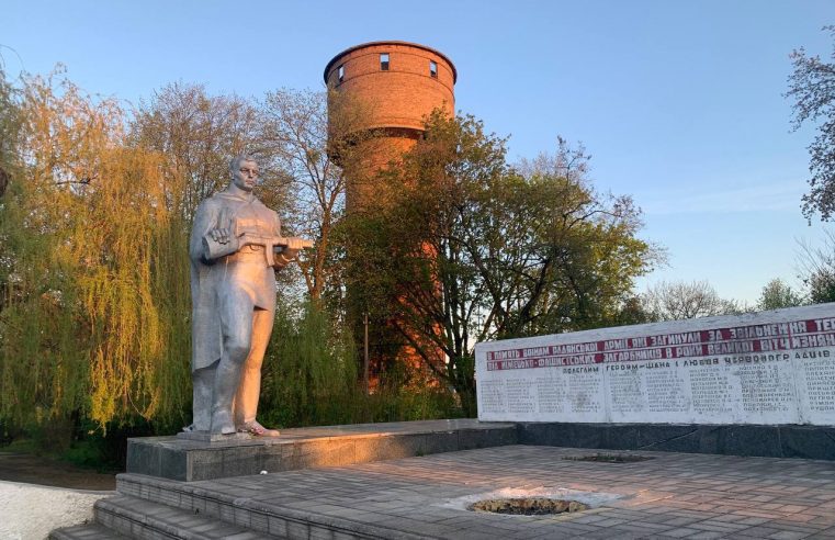 У Червонограді пам’ятники, які мають комуністичну  історію, демонтують