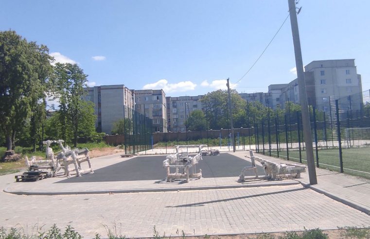 У Сокалі на міському стадіоні «Сокіл» відновлюють будівельні роботи