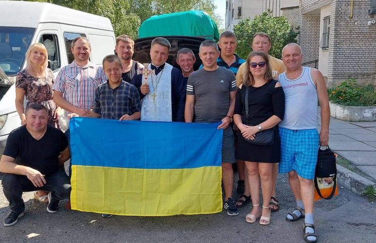 З Червоноградщини на фронт до захисників поїхали ще два автомобілі та бронежилети