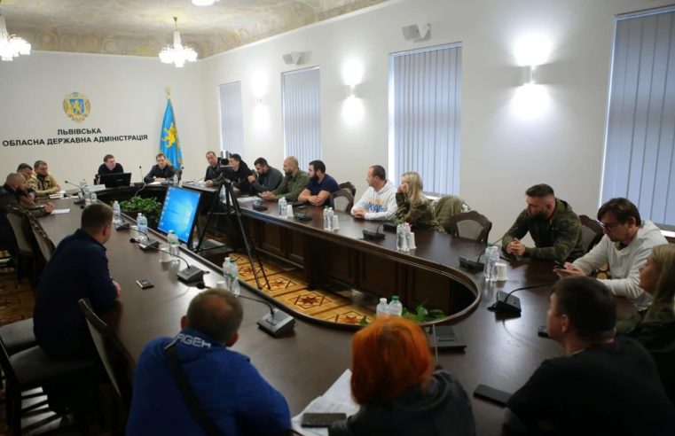 Максим Козицький зустрівся з волонтерською спільнотою області
