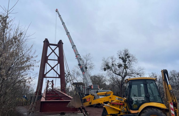 У Червонограді відновили роботи з реконструкції моста через річку Західний Буг